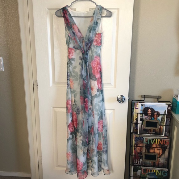 dress & necklace - Picture 6 of 8